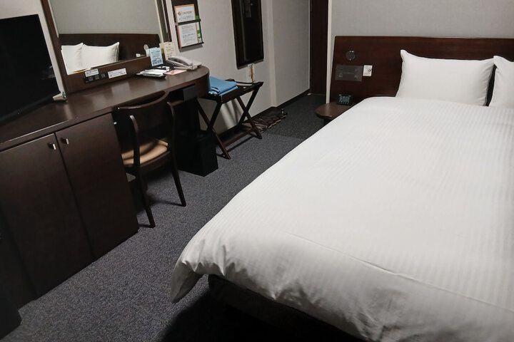 Room 3 of 37