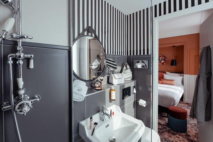 Room 12 of 51