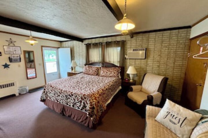 Room 16 of 102