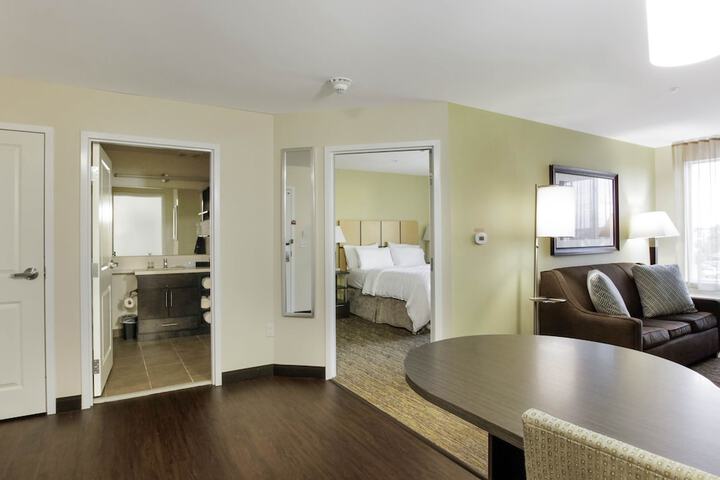 1 Queen Studio Suite with Kitchen (15 of 19)