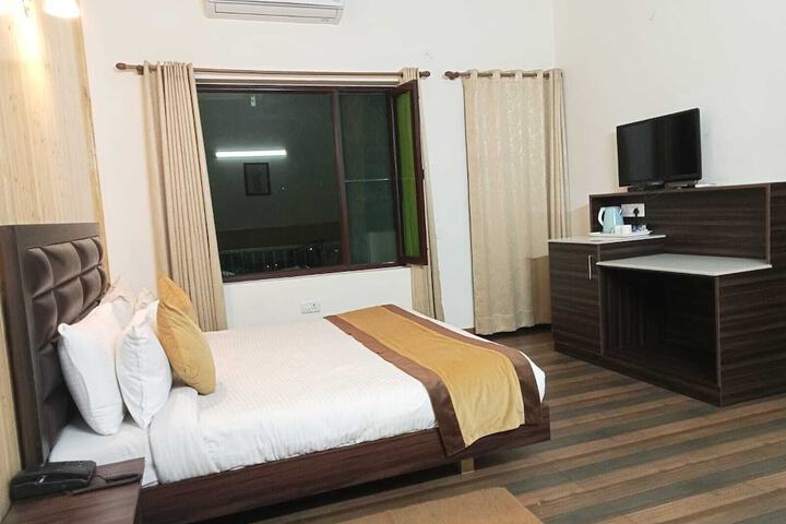 Room 4 of 10