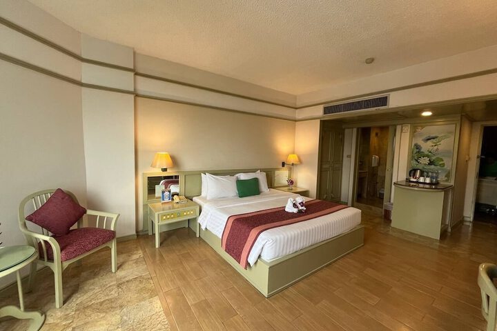 Room 28 of 122