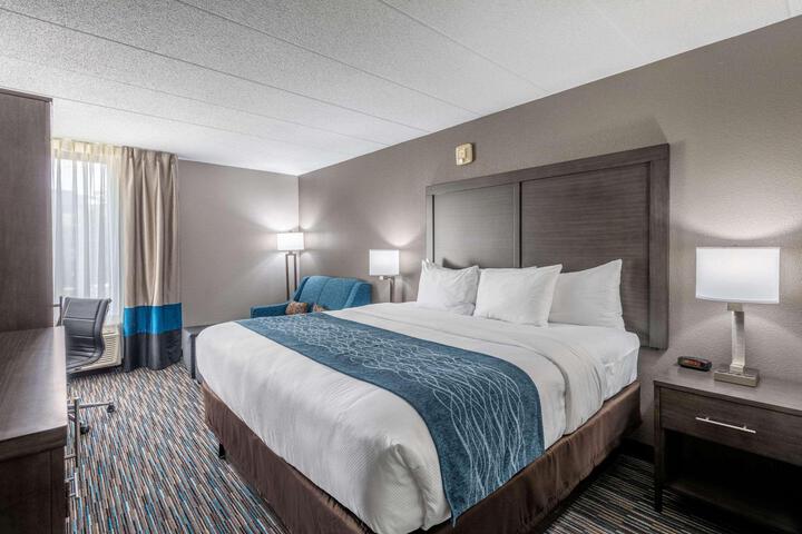 1 King Bed (11 of 17)
