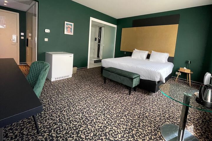 Room 16 of 29