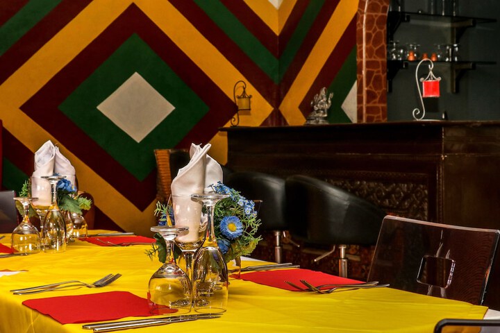Dining 53 of 66