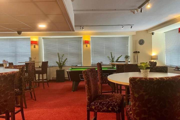 Lounge 64 of 83