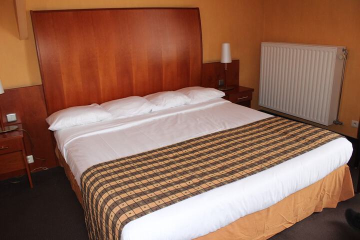 Room 4 of 51