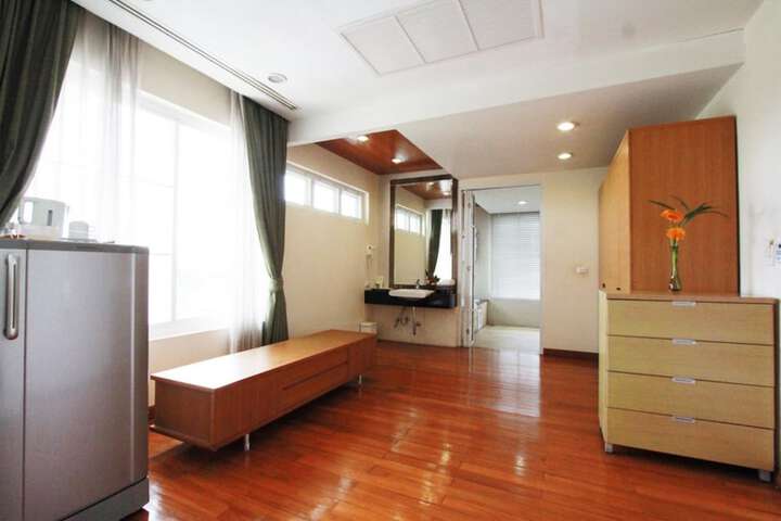 Room 6 of 86