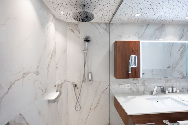 Room 15 of 48