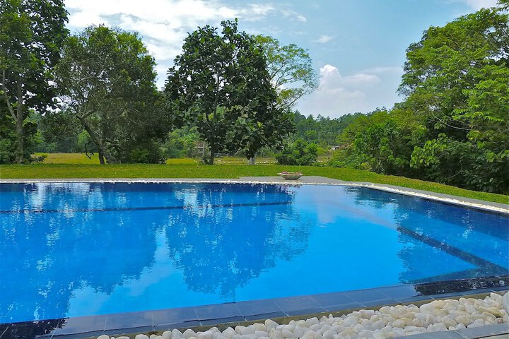 Pool 25 of 49