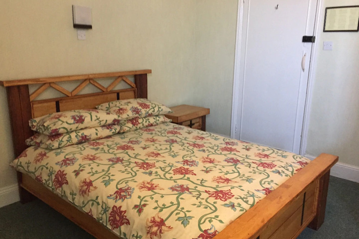 Room 4 of 6