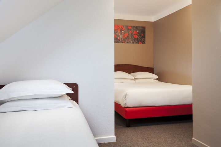 Room 13 of 28
