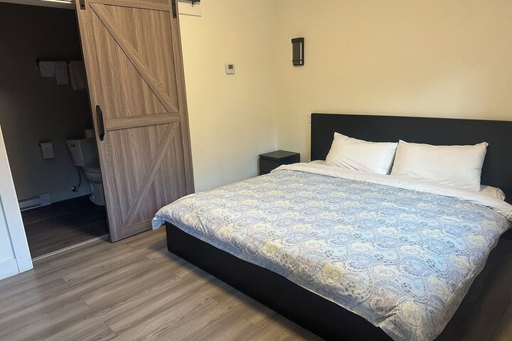 Room 2 of 9