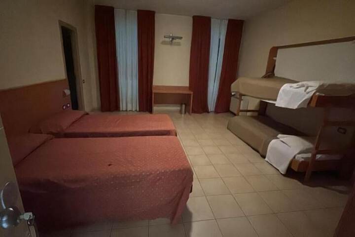Room 4 of 35