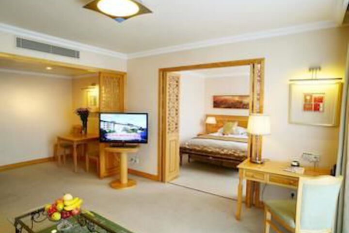 Room 37 of 143