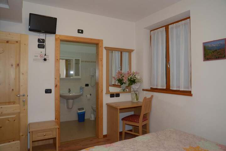 Room 5 of 69