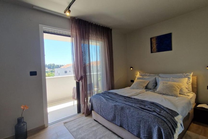 Room 3 of 9