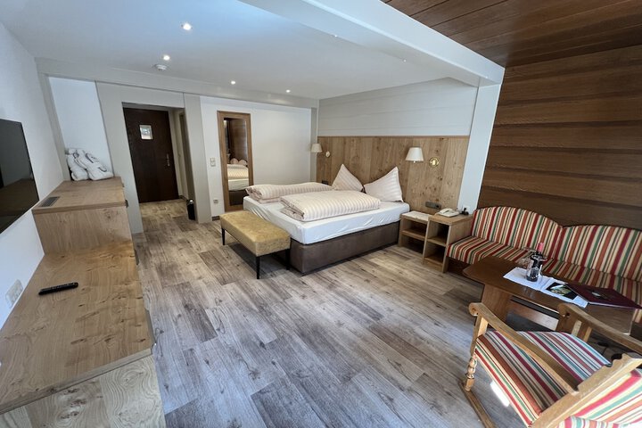 Room 13 of 93