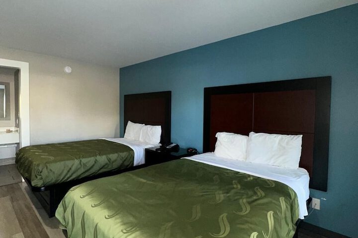 2 Double Beds Accessible (7 of 33)