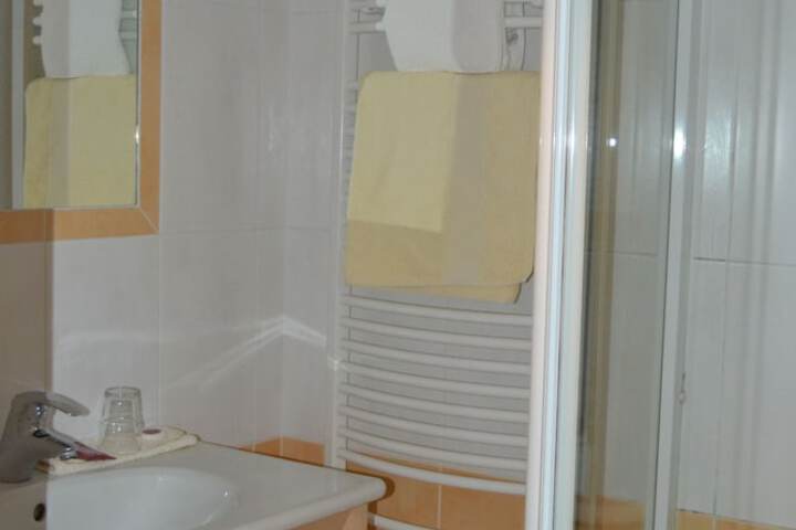 Room 9 of 37