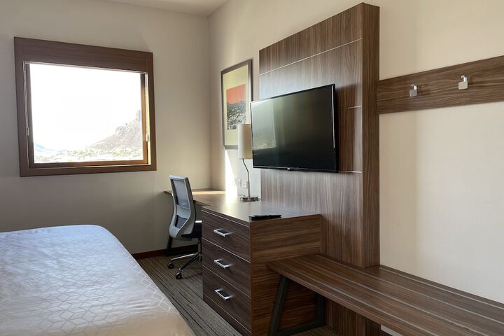 Room 9 of 82