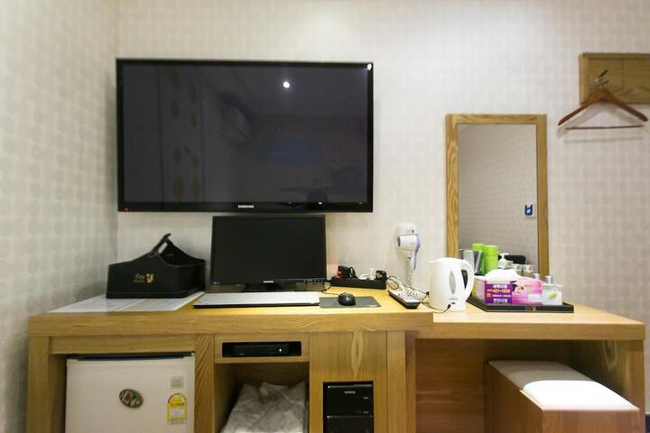 Room 20 of 42