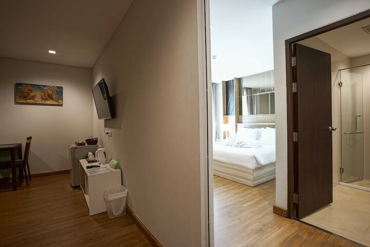 Room 13 of 87