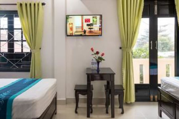 Room 10 of 33