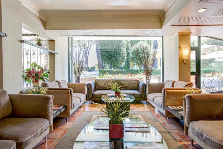 Entrance & Lobby