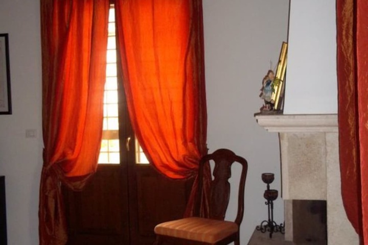 Room 7 of 9