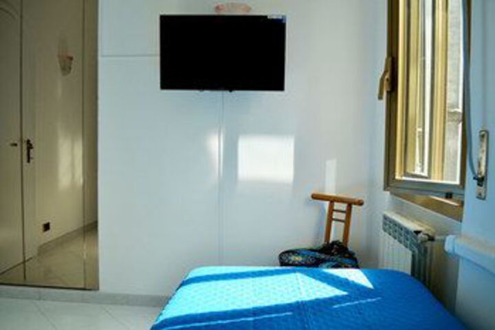 Room 15 of 22