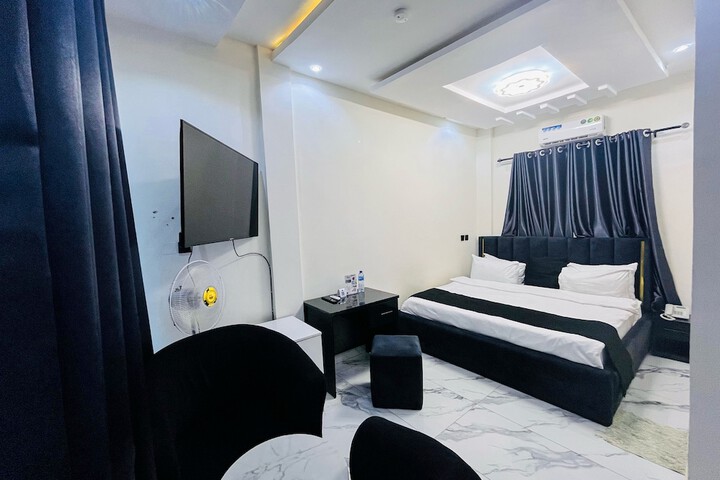 Room 16 of 22