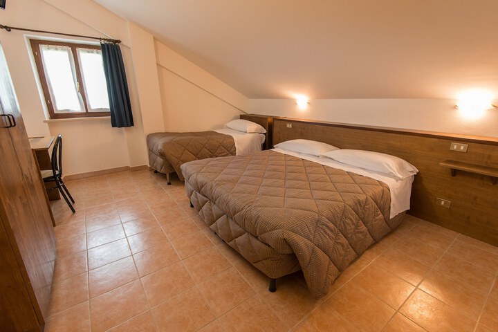 Room 17 of 34