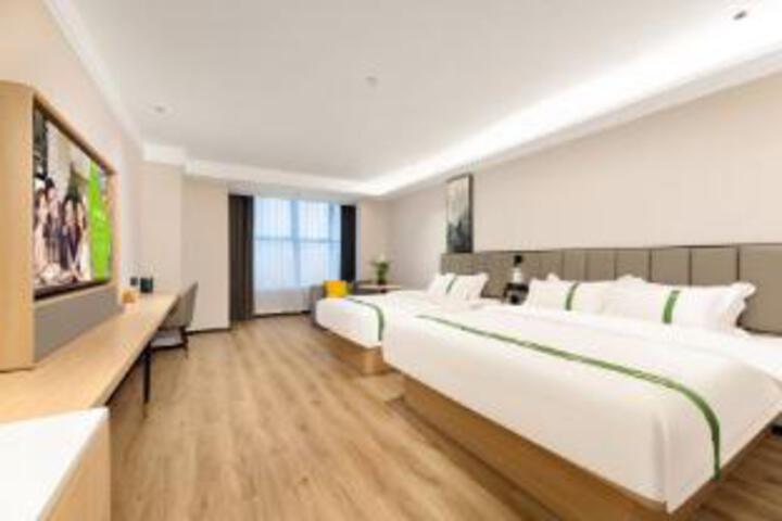 Room 7 of 8
