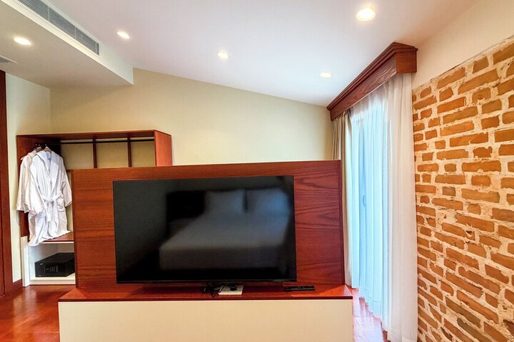 Room 49 of 96