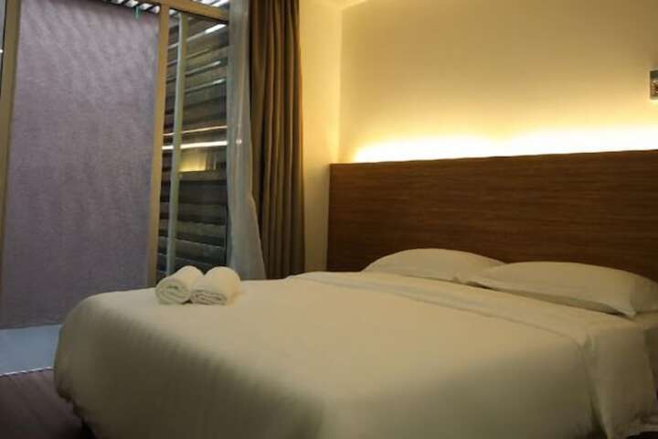 Room 10 of 14