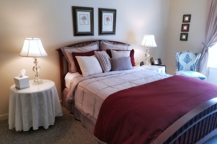 Room 4 of 77