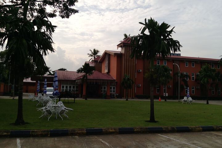 Hotel Exterior 56 of 61