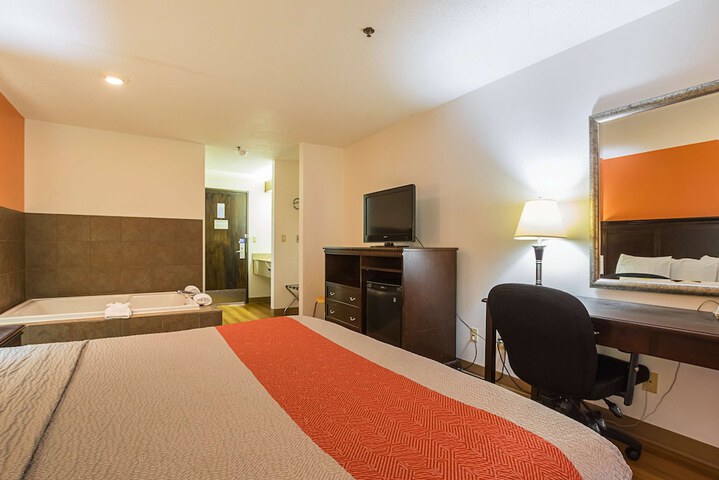 1 King Bed (7 of 13)