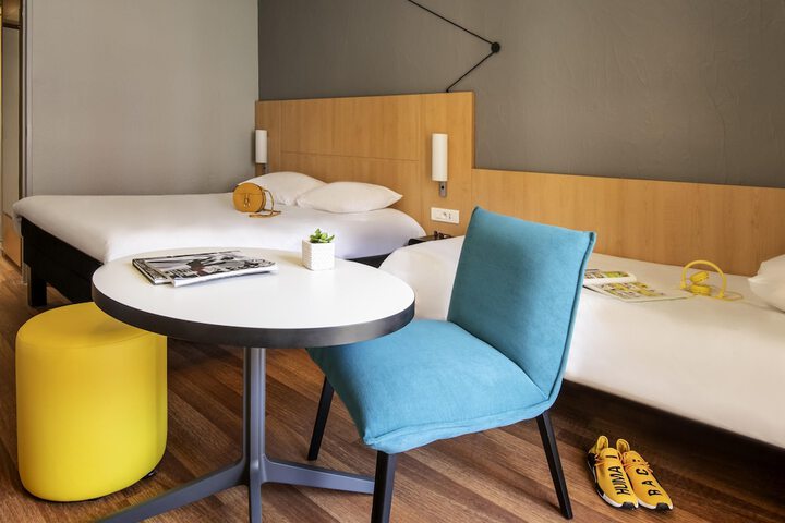 Room 12 of 73