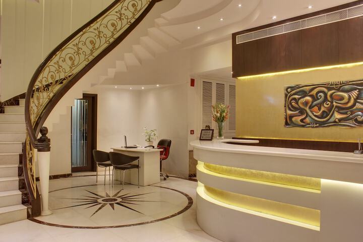 Entrance & Lobby