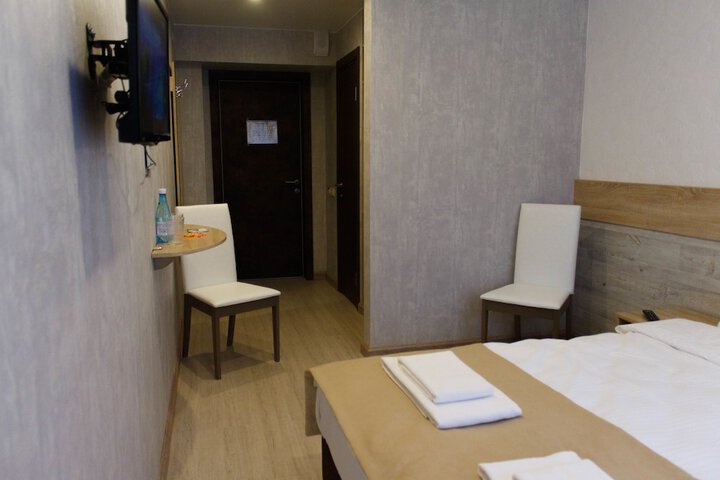 Room 11 of 28