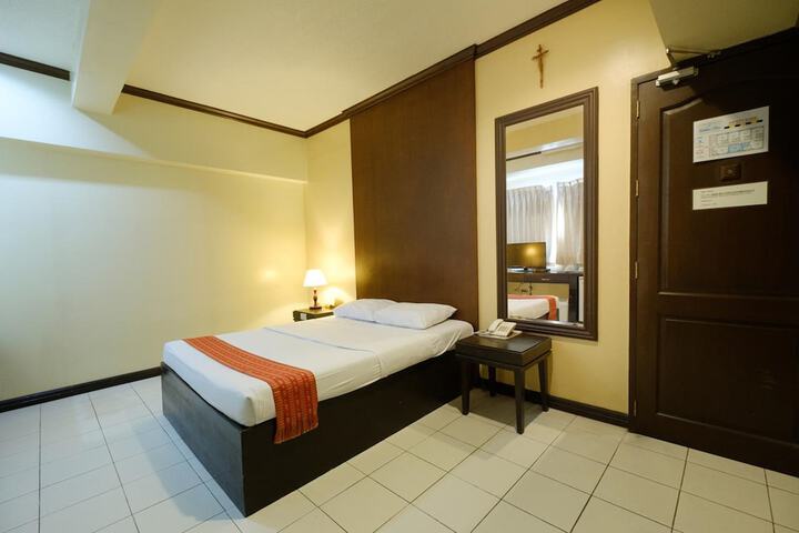 Room 8 of 23