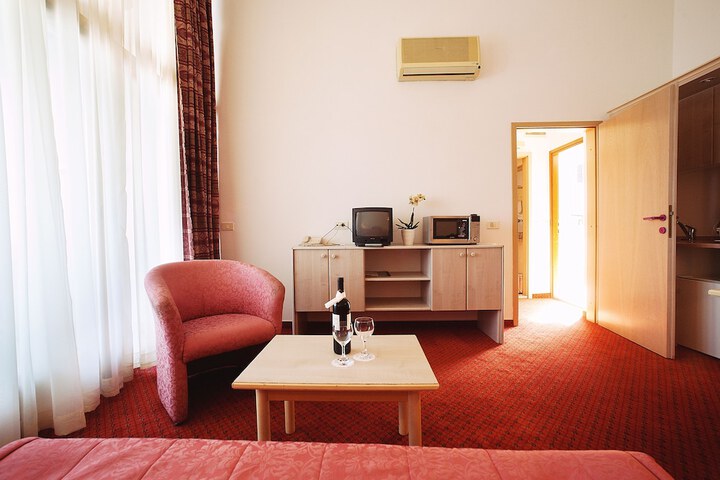 Room 8 of 35