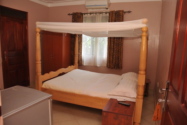 Room 9 of 38