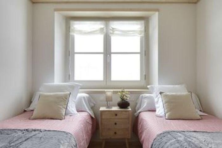 Room 12 of 28