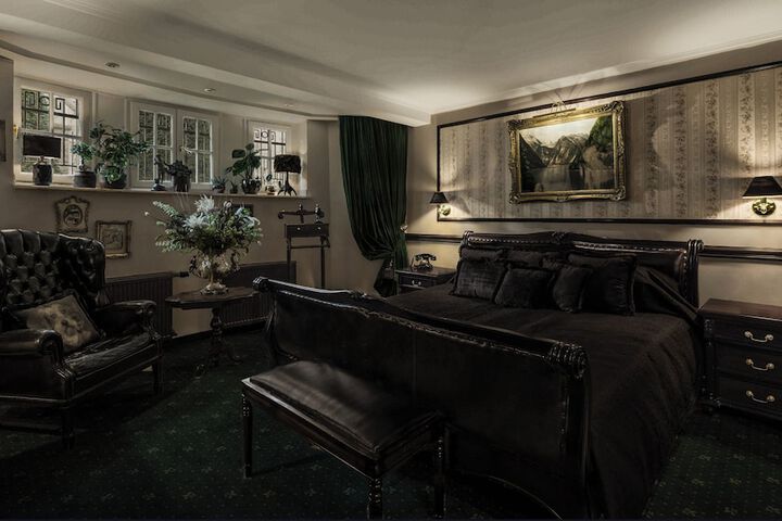 Room 14 of 33