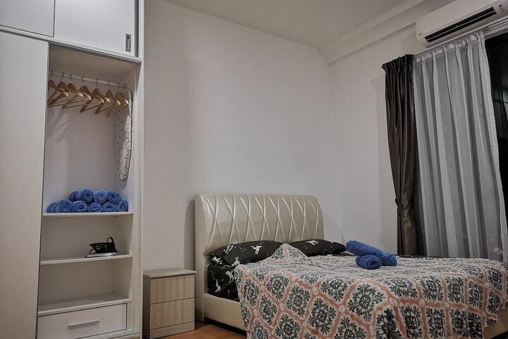 Room 5 of 106