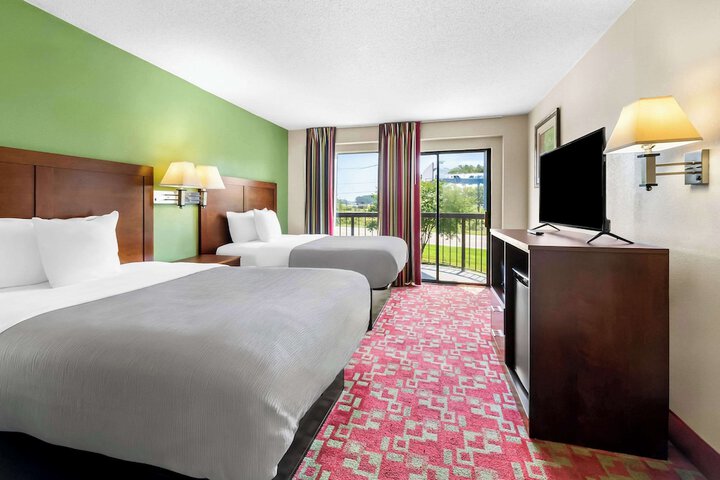 2 Double Beds Suite (1 of 3)