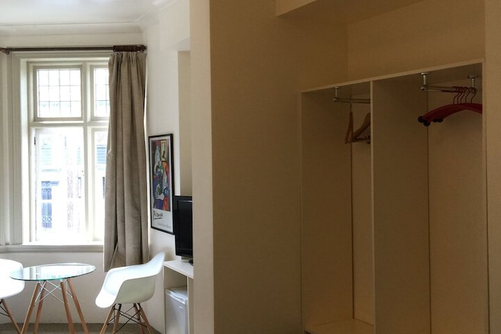 Room 17 of 60